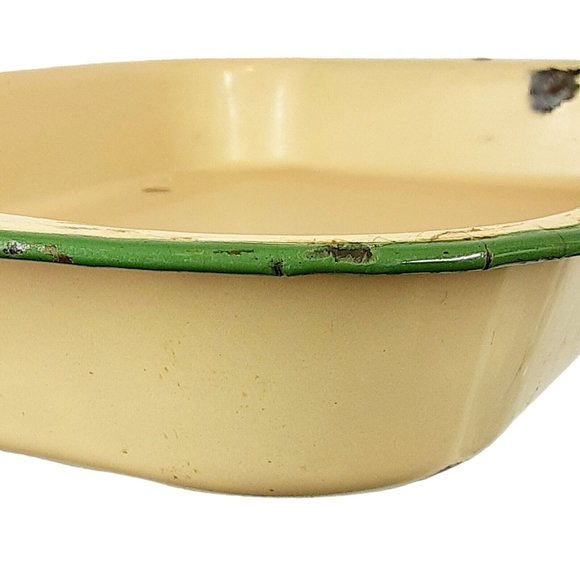 Cream and Green Enamelware Cake Casserole Pan Vintage Farmhouse Bakeware Decor - Picture 8 of 14